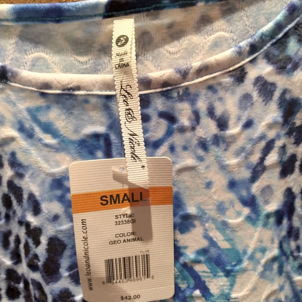 Leo and nicol womens blouse top size small dolman sleeves scoop_nec k geo animal - Picture 3 of 6